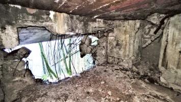 Ligne Maginot - HOCHWALD C6 - (Casemate d'infanterie - double) - Chambre de tir de l'étage inférieur, à droite l'accès au projecteur