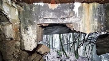 Ligne Maginot - HOCHWALD C6 - (Casemate d'infanterie - double) - Reste du créneau pour jumelage de mitrailleuses Reibel Mac 31 de droite