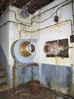Ligne Maginot - HOCHWALD C3 - (Casemate d'infanterie - double) - Chambre de repos pour 8 hommes, 
ventilateur installé après guerre