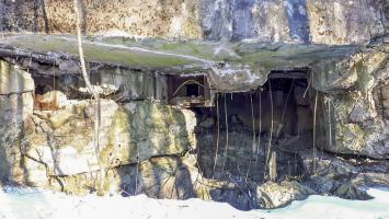 Ligne Maginot - HOCHWALD C1 - (Casemate d'infanterie) - Façade de la chambre de tir
Trémie JM/47 et à gauche créneau FM