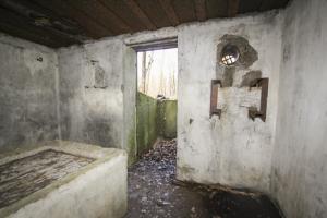 Ligne Maginot - RAMELSHAUSEN 4 (Blockhaus pour arme infanterie) - Vue intérieure
Entrée et support de ventilateur.