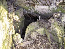 Ligne Maginot - SCHMELZBACH EST - (Casemate d'infanterie - double) - Chambre de tir Ouest, ce qui reste de la façade au niveau du fossé diamant