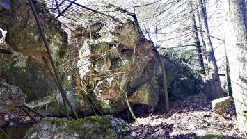 Ligne Maginot - SCHMELZBACH EST - (Casemate d'infanterie - double) - La dalle explosée au niveau de la cloche GFM Est