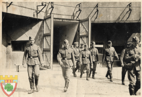 Ligne Maginot - SIMSERHOF - (Ouvrage d'artillerie) - Soldats allemands quittant le Simserhof par 
 l'entrée munition.
