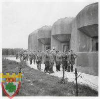 Ligne Maginot - SIMSERHOF - (Ouvrage d'artillerie) - Soldats allemands devant le bloc 6.
