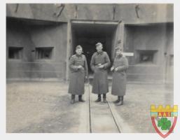 Ligne Maginot - SIMSERHOF - (Ouvrage d'artillerie) - Soldats allemands devant l'entrée des munitions de l'ouvrage.