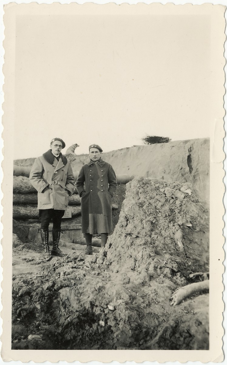 Ligne Maginot - 79° RIF - 3° CEF - Le capitaine Melottée commandant la 3° CEF  et le le lieutenant Contal