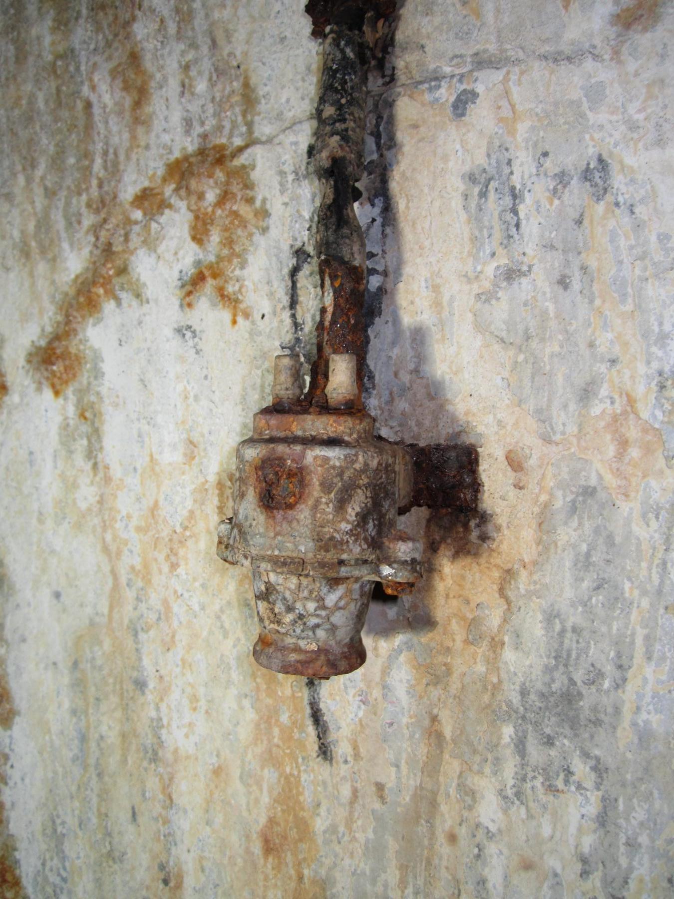 Ligne Maginot - HOCHWALD C3 - (Casemate d'infanterie - double) - Chambre de repos pour 8 hommes, prise téléphonique installée après guerre