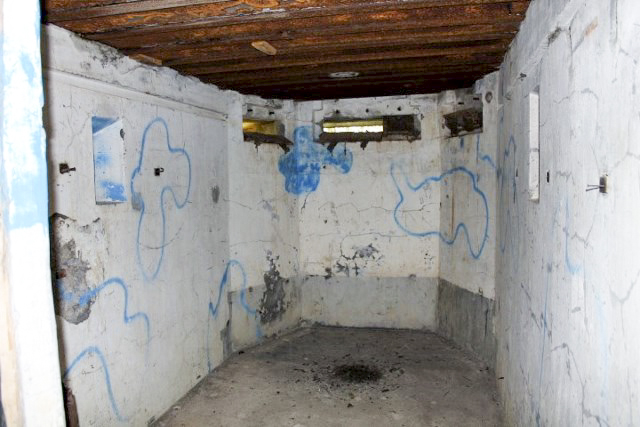 Ligne Maginot - GUCKENBERG 9 - (Observatoire d'artillerie) - Chambre d'observation
On devine l'emplacement de l'estrade qui plaçait l'observateur à la hauteur de la fente d'observation