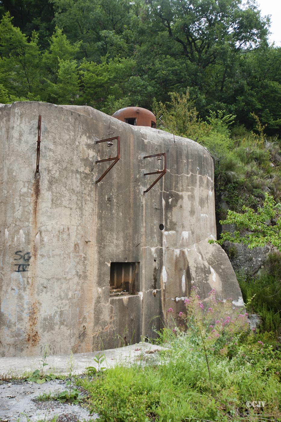 Ligne Maginot - FLAUT - (Ouvrage d'artillerie) - Bloc 1
Le créneau pour la défense des abords - Lia VERMEULEN