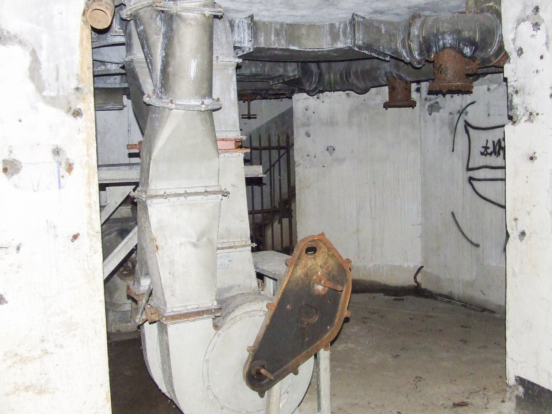 Ligne Maginot - GRAND BOIS - (Casemate d'infanterie) - Les restes de la ventilation