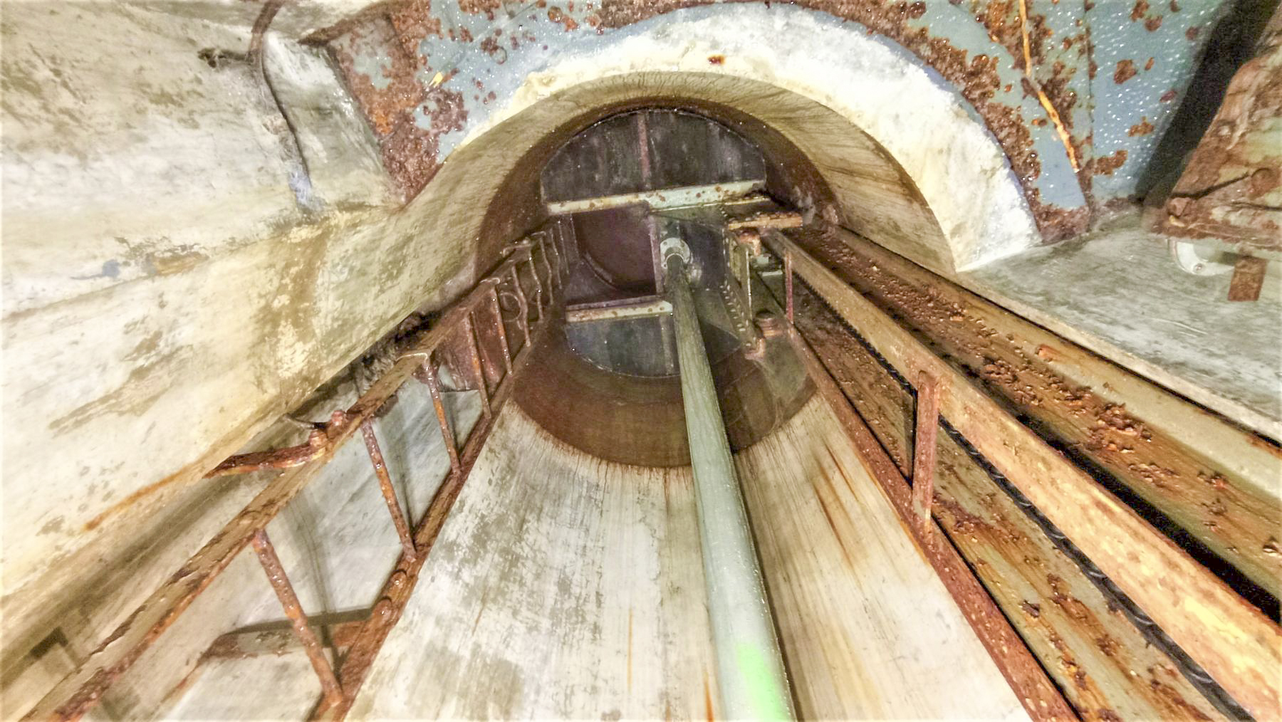 Ligne Maginot - PETIT REDERCHING - (Abri) - Vue de dessous du plancher mobile de la cloche GFM - Baptiste Gaudin