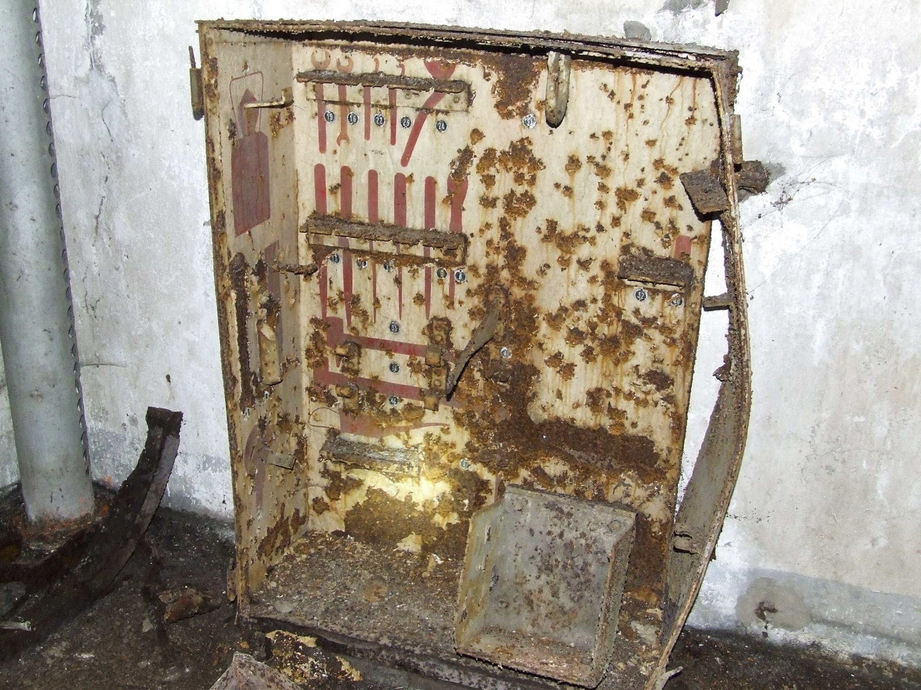 Ligne Maginot - ACHEN NORD EST - (Casemate d'infanterie - double) - Une armoire à outils