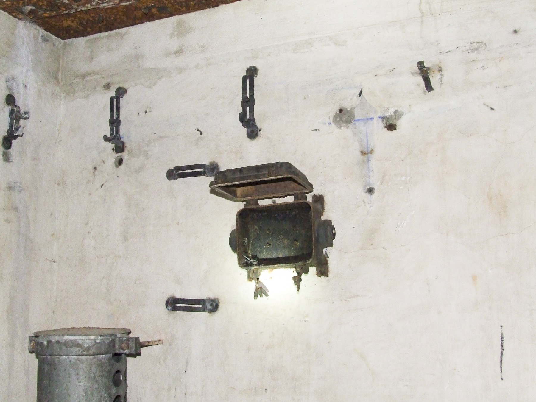 Ligne Maginot - ACHEN NORD EST - (Casemate d'infanterie - double) - Un boîtier électrique