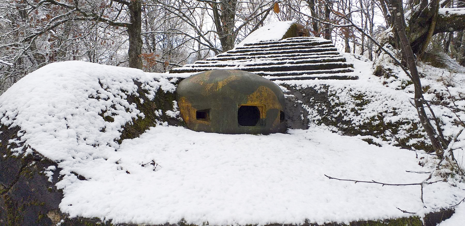 Ligne Maginot - HOCHWALD C5 - (Casemate d'infanterie) - La cloche JM, et plus haut la cloche GFM