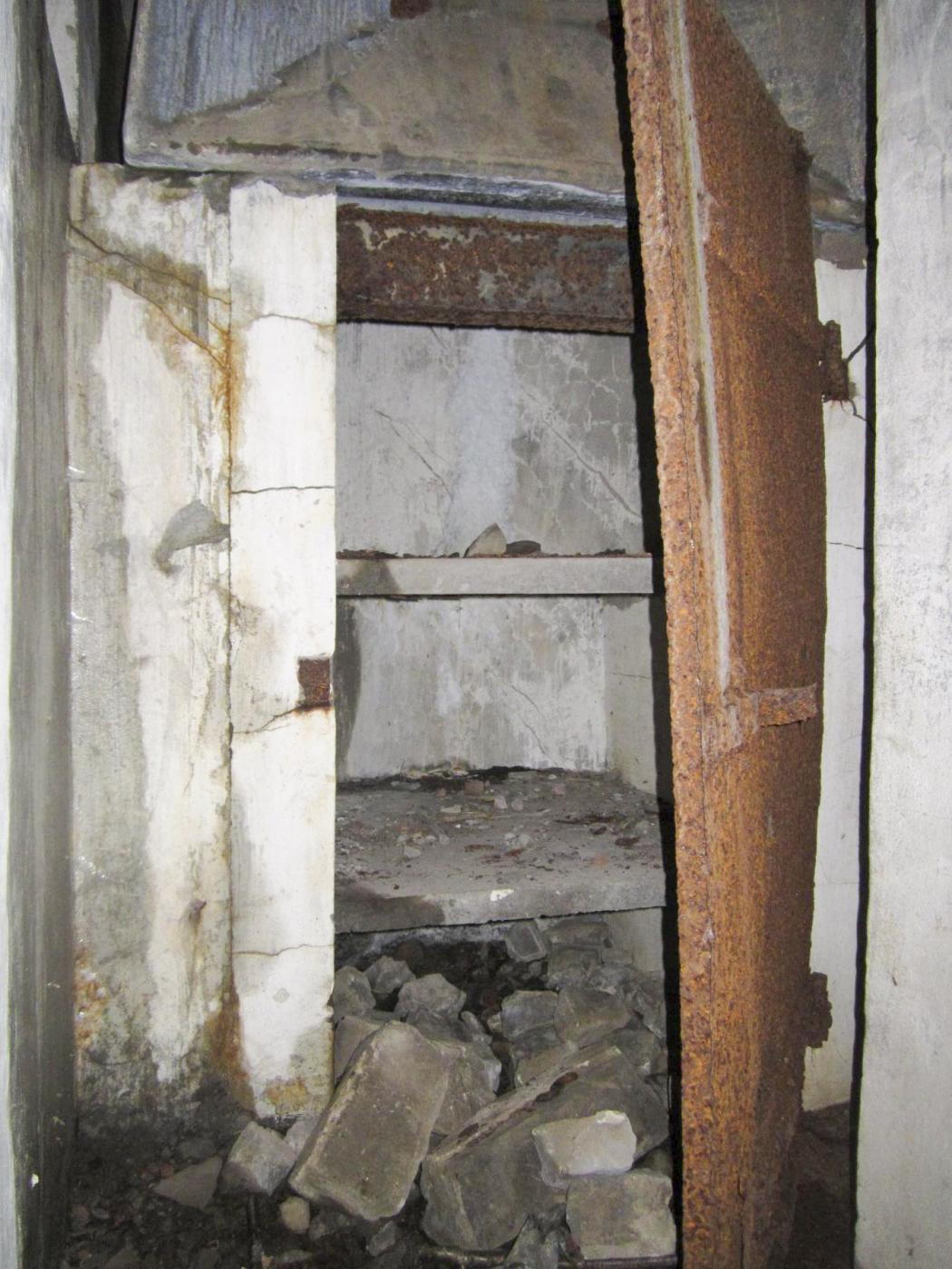 Ligne Maginot - HOCHWALD C5 - (Casemate d'infanterie) - Chambre pour deux officiers - coffre à documents