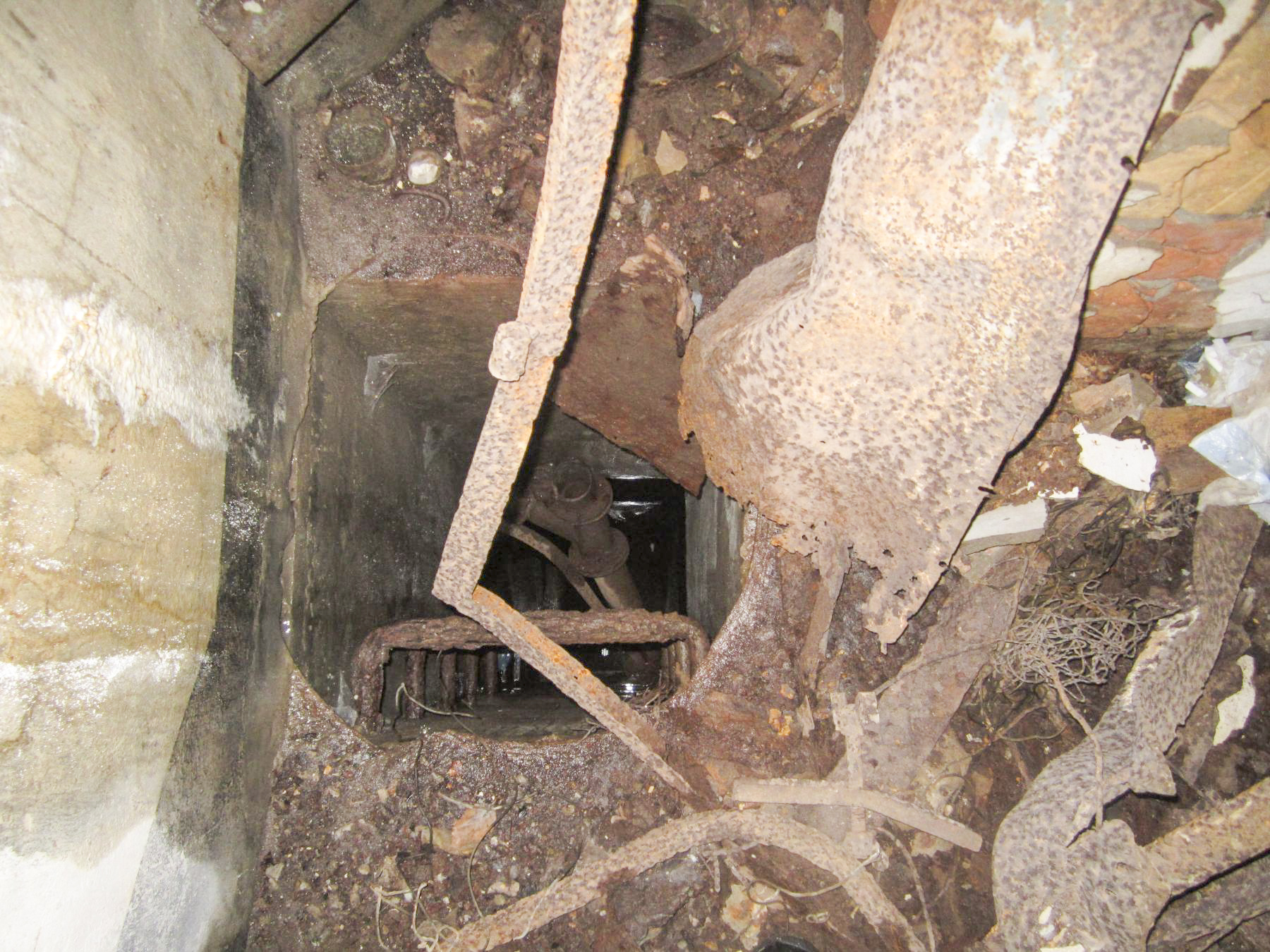 Ligne Maginot - HOCHWALD C5 - (Casemate d'infanterie) - Fosse de la latrine