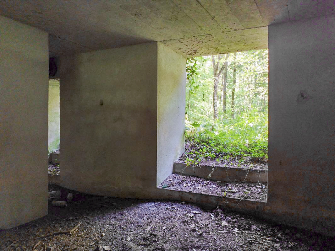 Ligne Maginot - SELTZBACH 2 - (Blockhaus pour canon) - Les entrées (homme à gauche, canon à droite)