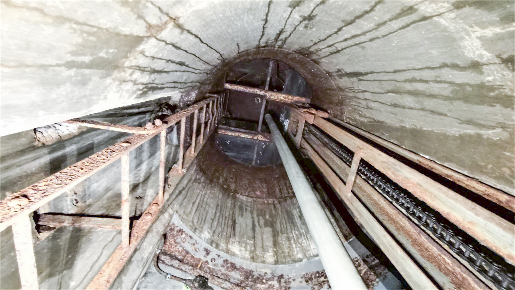 Ligne Maginot - PETIT REDERCHING - (Abri) - Vue de dessous du plancher de la cloche GFM