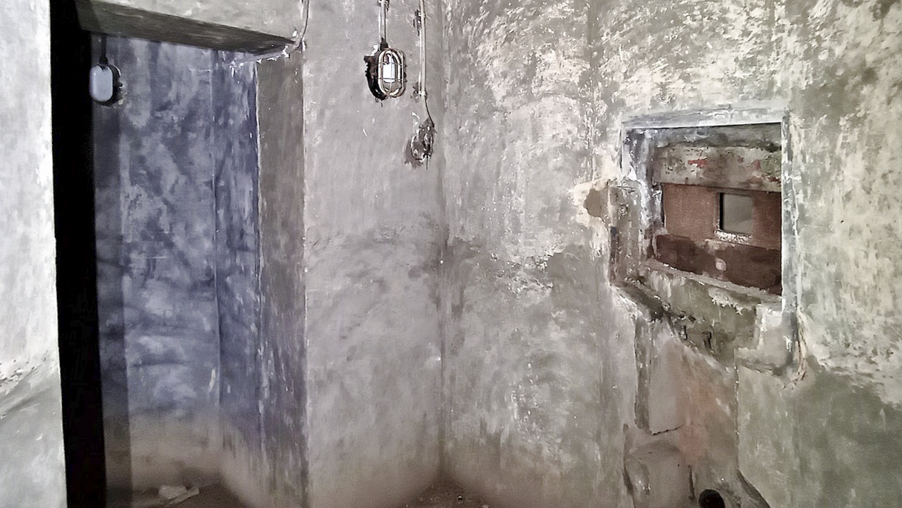 Ligne Maginot - PETIT REDERCHING - (Abri) - Caponnière du coffre Ouest avec créneau pour Fusil Mitrailleur