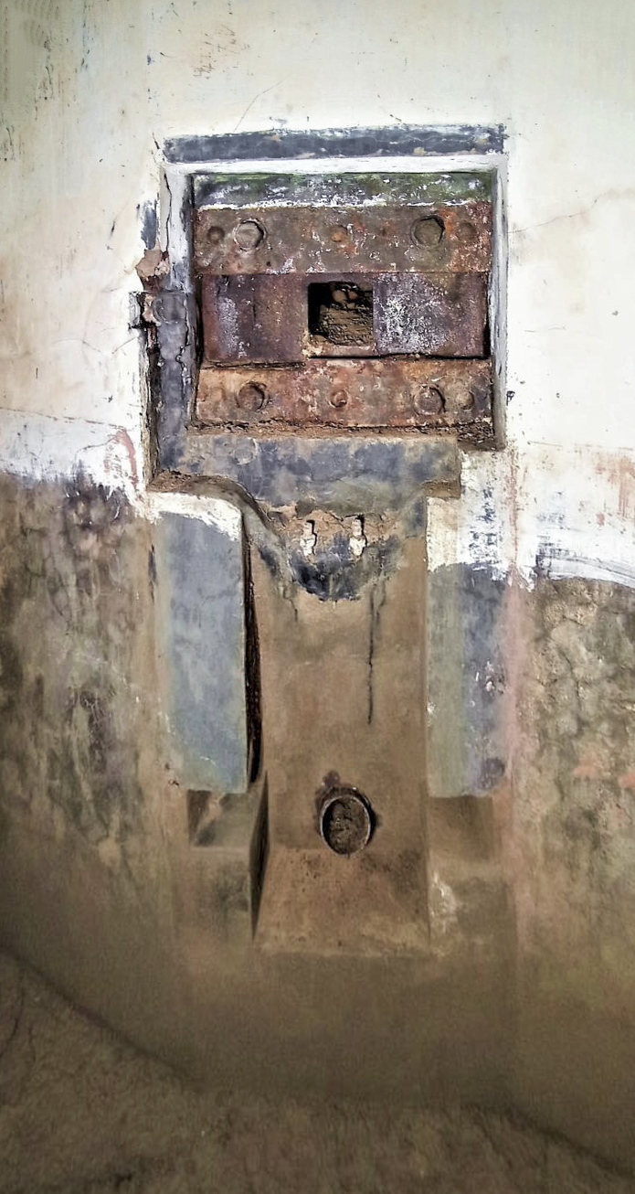 Ligne Maginot - PETIT REDERCHING - (Abri) - Créneau de droite protégeant l'entrée et le coffre Ouest - Baptiste GAUDIN