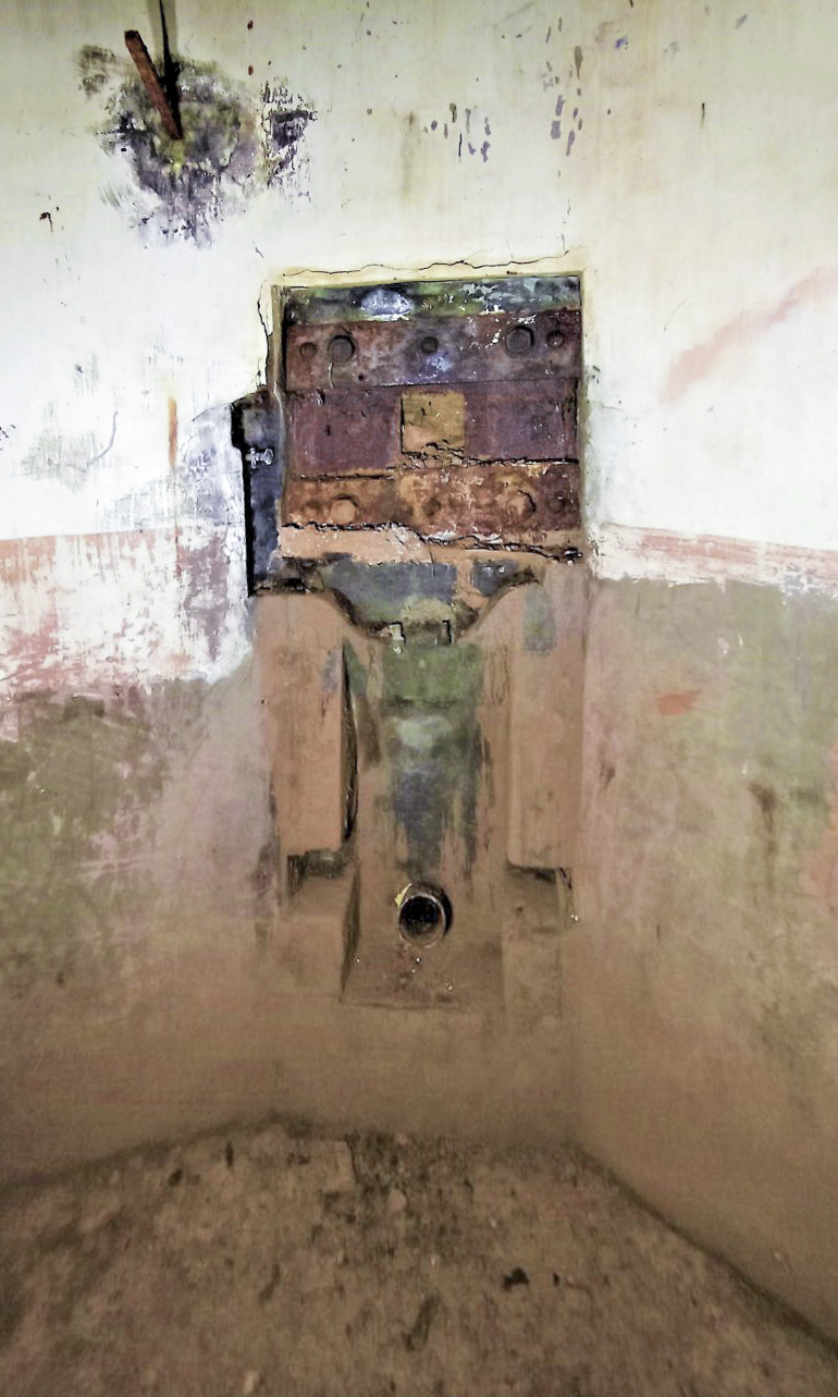 Ligne Maginot - PETIT REDERCHING - (Abri) - Créneau de gauche protégeant le coffre Est - Baptiste GAUDIN