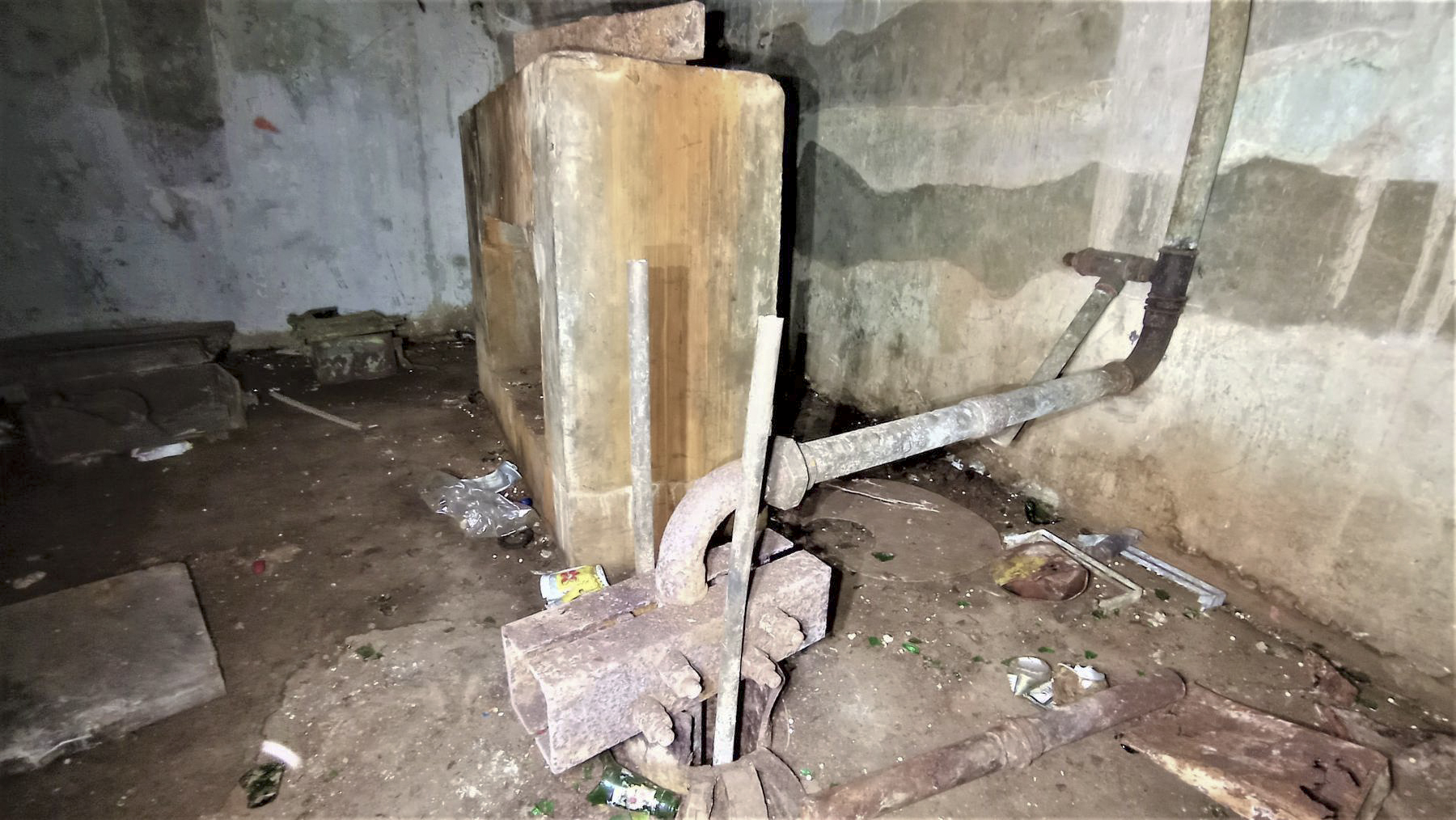 Ligne Maginot - PETIT REDERCHING - (Abri) - Local des vivres - puits de l'hydro-pompe Mengin