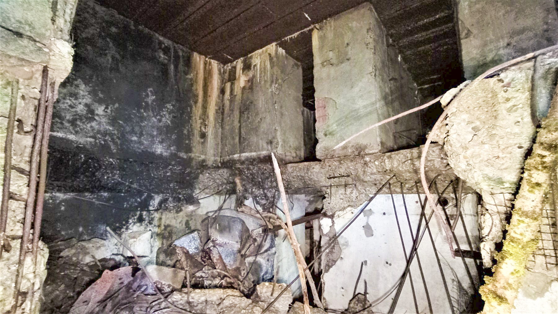 Ligne Maginot - HOCHWALD C9 - (Casemate d'infanterie) - Vue sur les deux étages et la dalle de plancher effondrée