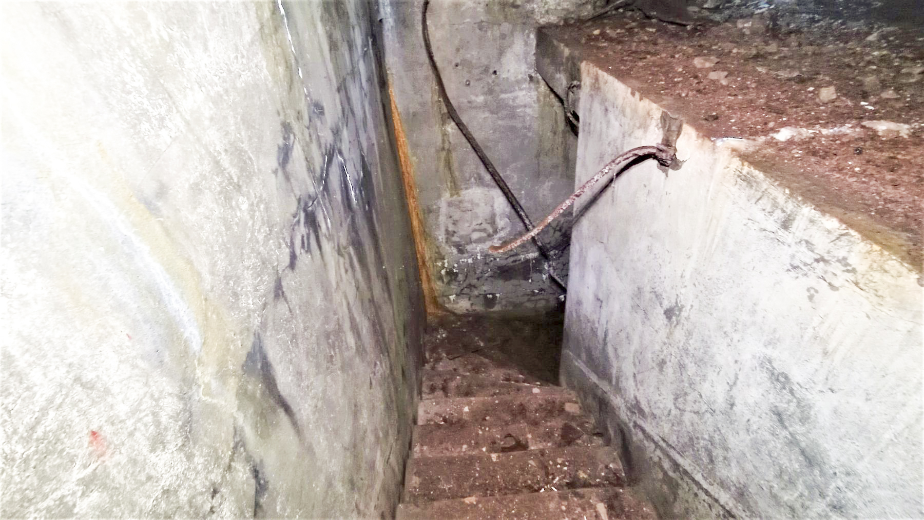 Ligne Maginot - HOCHWALD C9 - (Casemate d'infanterie) - 
L'escalier menant à l'étage supérieur