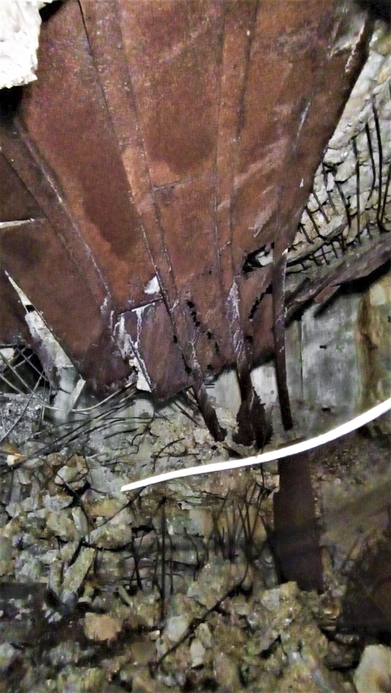 Ligne Maginot - HOCHWALD C6 - (Casemate d'infanterie - double) - Le plafond de la chambre de tir haute n'a pas supporté le choc