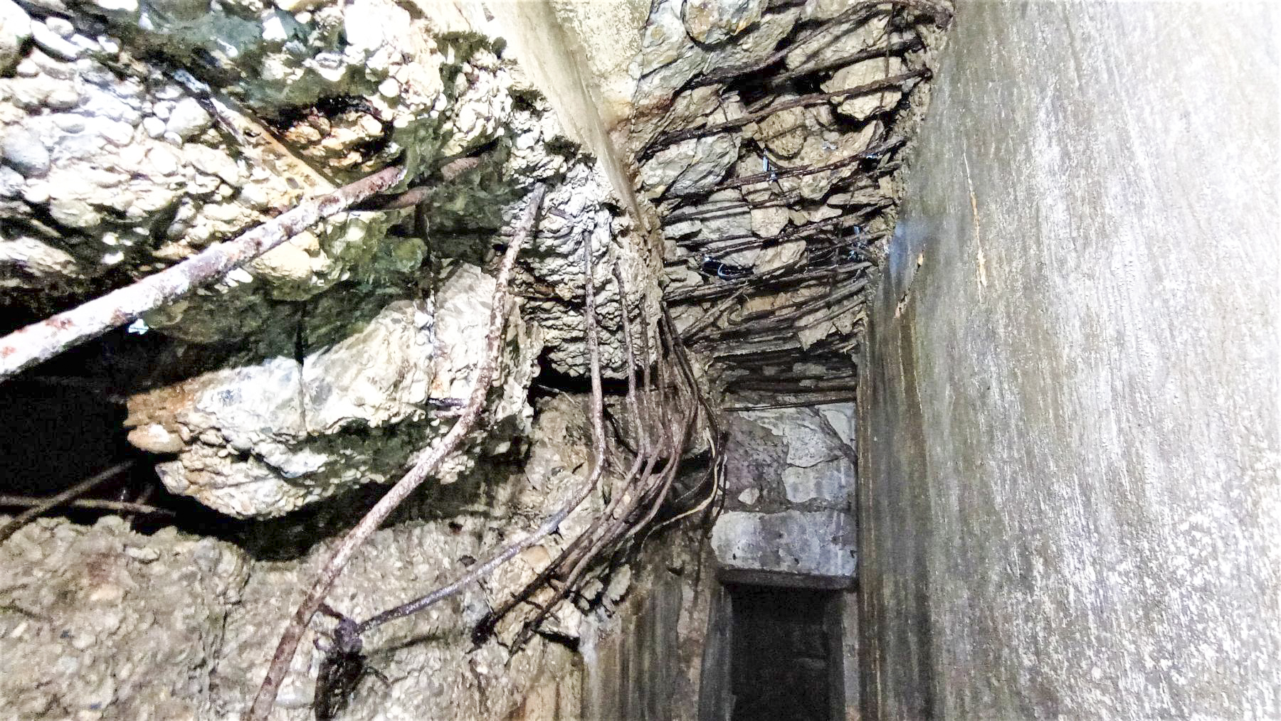 Ligne Maginot - HOCHWALD C6 - (Casemate d'infanterie - double) - Plafond de l'accès au local des filtres
