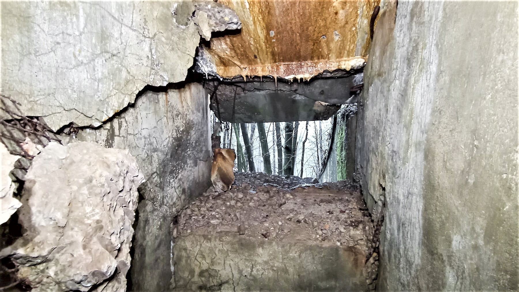 Ligne Maginot - HOCHWALD C6 - (Casemate d'infanterie - double) - créneau du projecteur