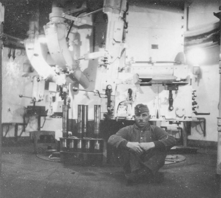 Ligne Maginot - GRAND HOHEKIRKEL - (Ouvrage d'artillerie) - Bloc 4 
Tourelle de 75 mle 33
Photos prises durant l'occupation par Joseph Weyant, ouvrier civil dans l'usine du GH, réquisitionné dans le cadre du STO.