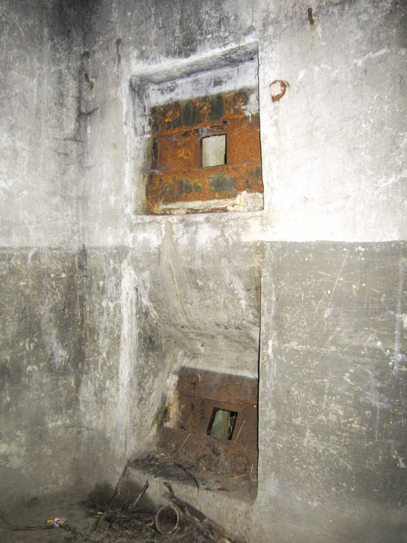 Ligne Maginot - SOUFFLENHEIM (II / 23° RIF) - (Abri) - Créneaux FM caponnière de droite