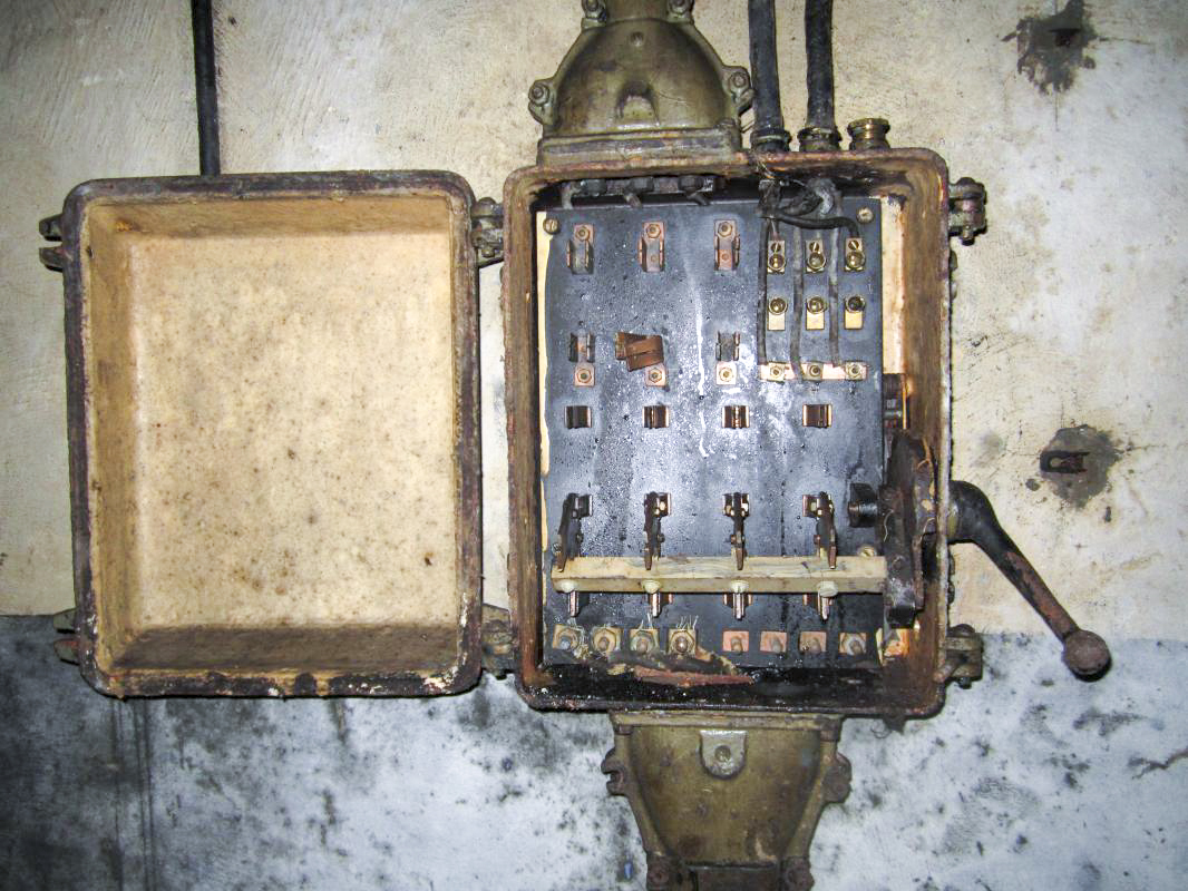 Ligne Maginot - SOUFFLENHEIM (II / 23° RIF) - (Abri) - Coffret de commande des groupes électrogènes