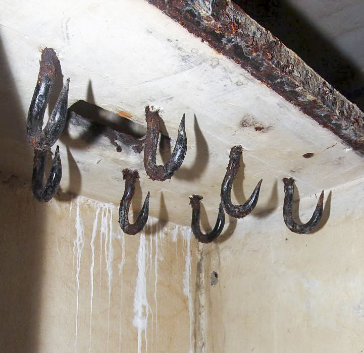 Ligne Maginot - SOUFFLENHEIM (II / 23° RIF) - (Abri) - Crochets pour aliments