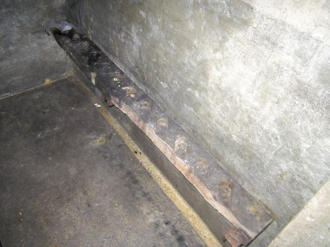 Ligne Maginot - SOUFFLENHEIM (II / 23° RIF) - (Abri) - Ratelier à fusils dans une des chambre de troupe (étage inférieur)
