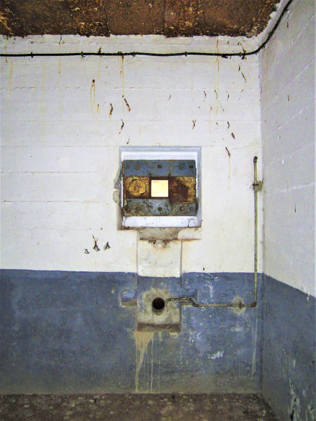 Ligne Maginot - HOCHWALD C3 - (Casemate d'infanterie - double) - Chambre de tir haute, le créneau JM modifié en créneau FM après guerre