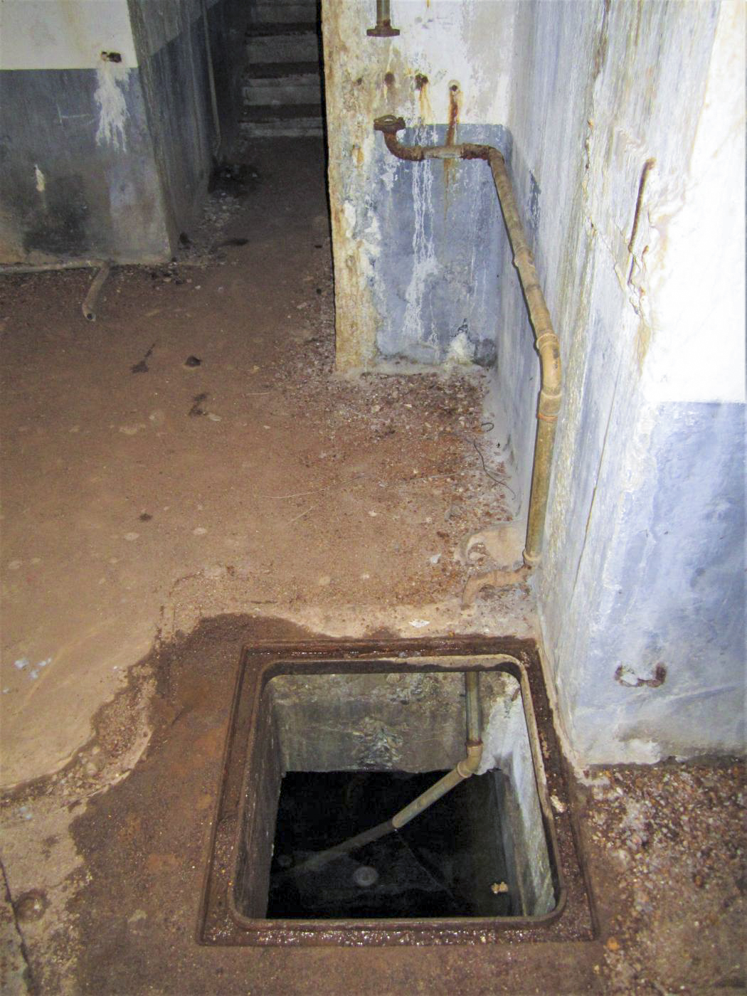 Ligne Maginot - HOCHWALD C3 - (Casemate d'infanterie - double) - Chambre de repos pour 8 hommes, puits et emplacement d'une pompe pour l'alimentation en eau de la casemate