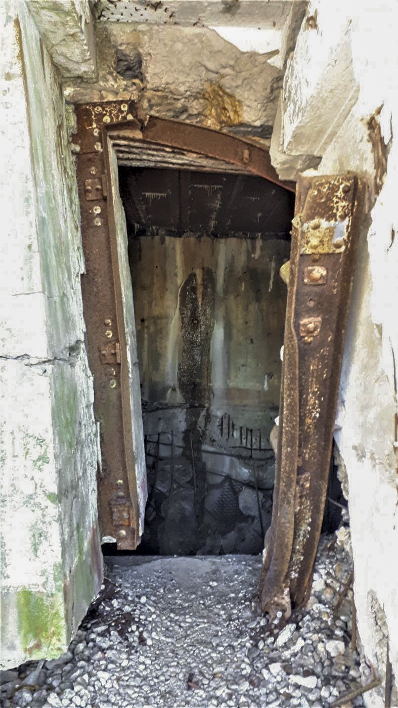 Ligne Maginot - HOCHWALD C1 - (Casemate d'infanterie) - L'encadrement de la porte blindée