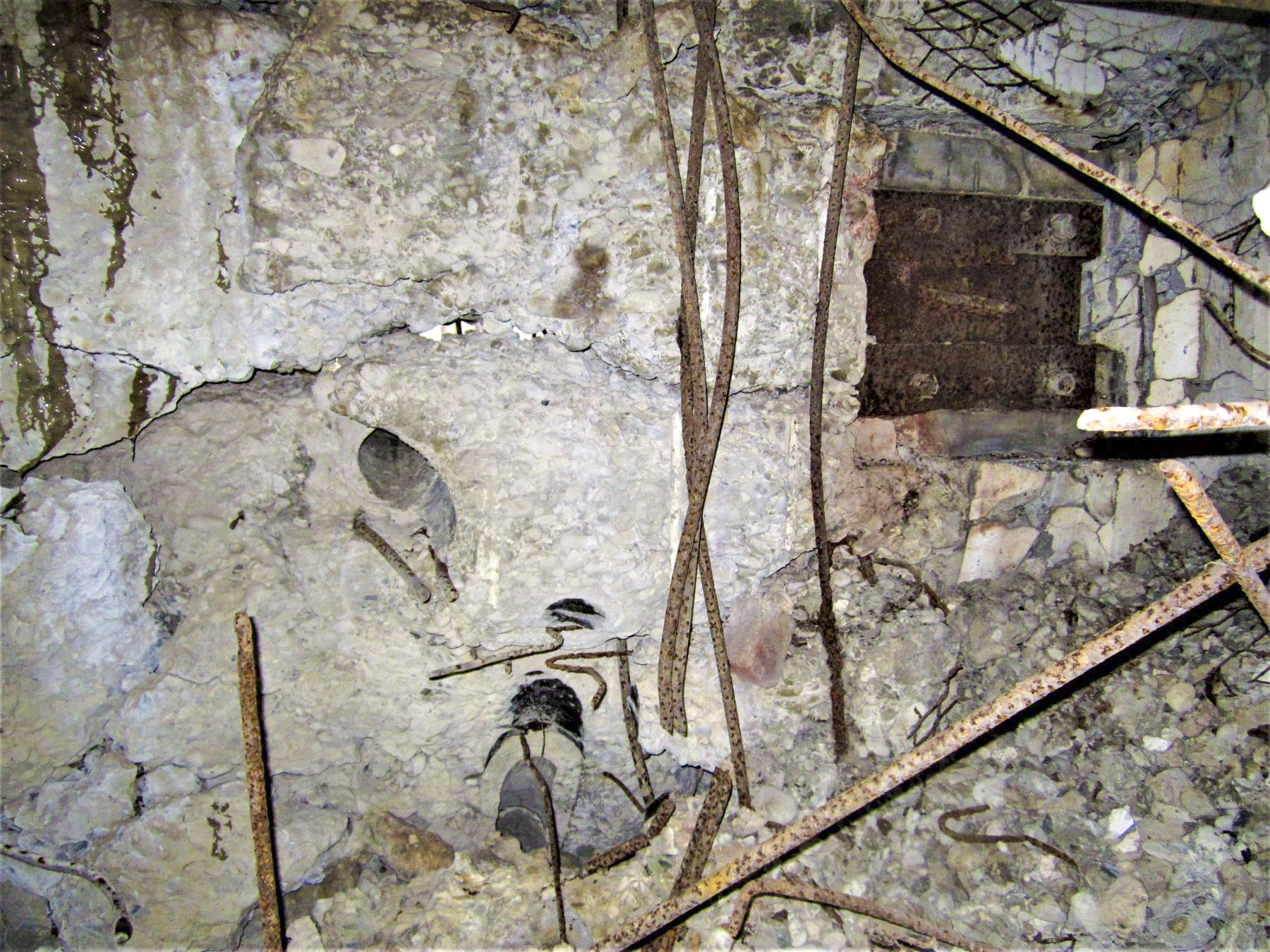 Ligne Maginot - HOCHWALD C1 - (Casemate d'infanterie) - Créneau FM de façade