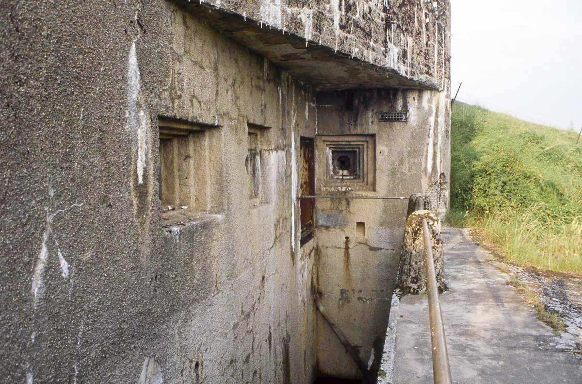 Ligne Maginot - LATIREMONT - A3 - (Ouvrage d'artillerie) - L'entrée des hommes
Le pont d'entrée est retiré