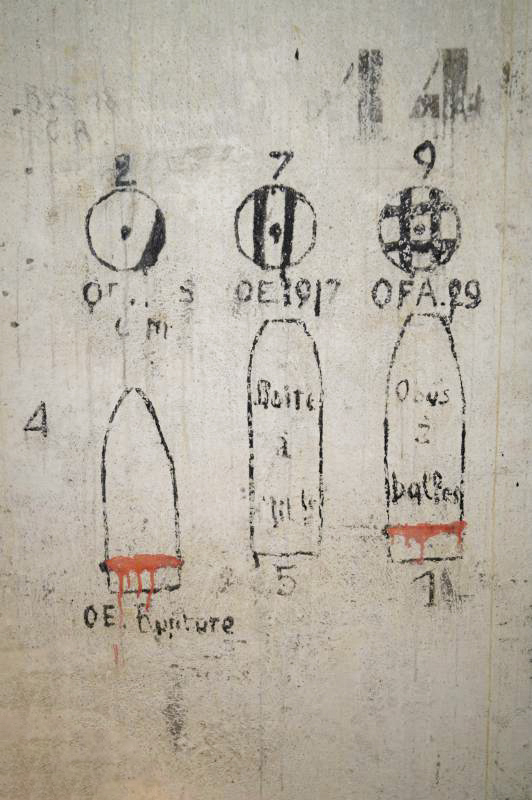 Ligne Maginot - LATIREMONT - A3 - (Ouvrage d'artillerie) - Bloc 5
Grafitti sur les types de munitions