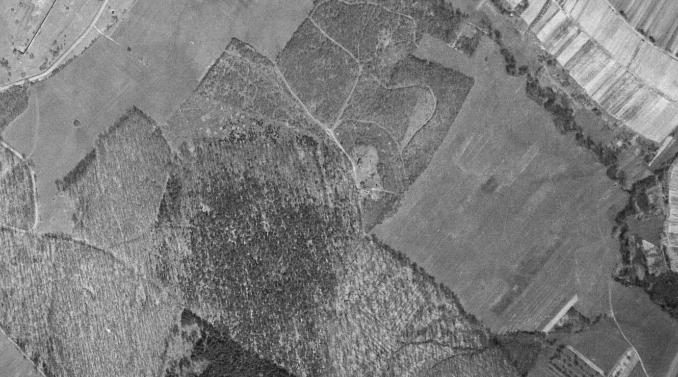 Ligne Maginot - Les deux casemates sur une photo IGN du 16/04/1951 - Les deux casemates sur une photo IGN - IGN - Géoportail 1951