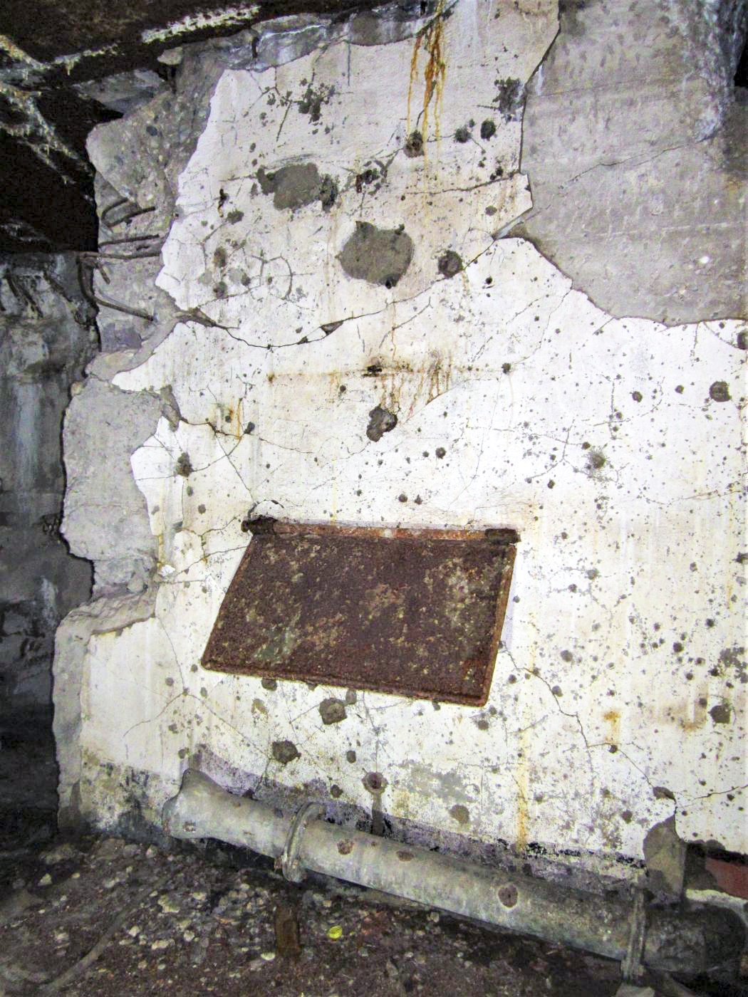 Ligne Maginot - DRACHENBRONN SUD EST - (Casemate d'infanterie) - Tablette rabattable dans la chambre de tir - Gregory Fuchs