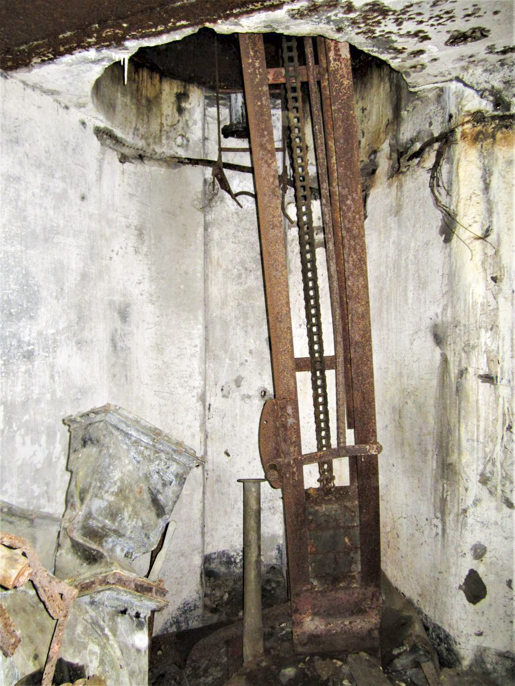 Ligne Maginot - DRACHENBRONN SUD EST - (Casemate d'infanterie) - Puits de la cloche GFM - Gregory Fuchs