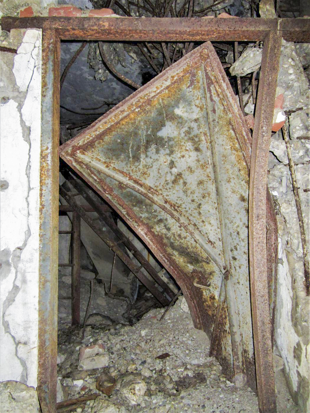 Ligne Maginot - DRACHENBRONN SUD EST - (Casemate d'infanterie) - Entrée de la chambre de repos - Gregory Fuchs
