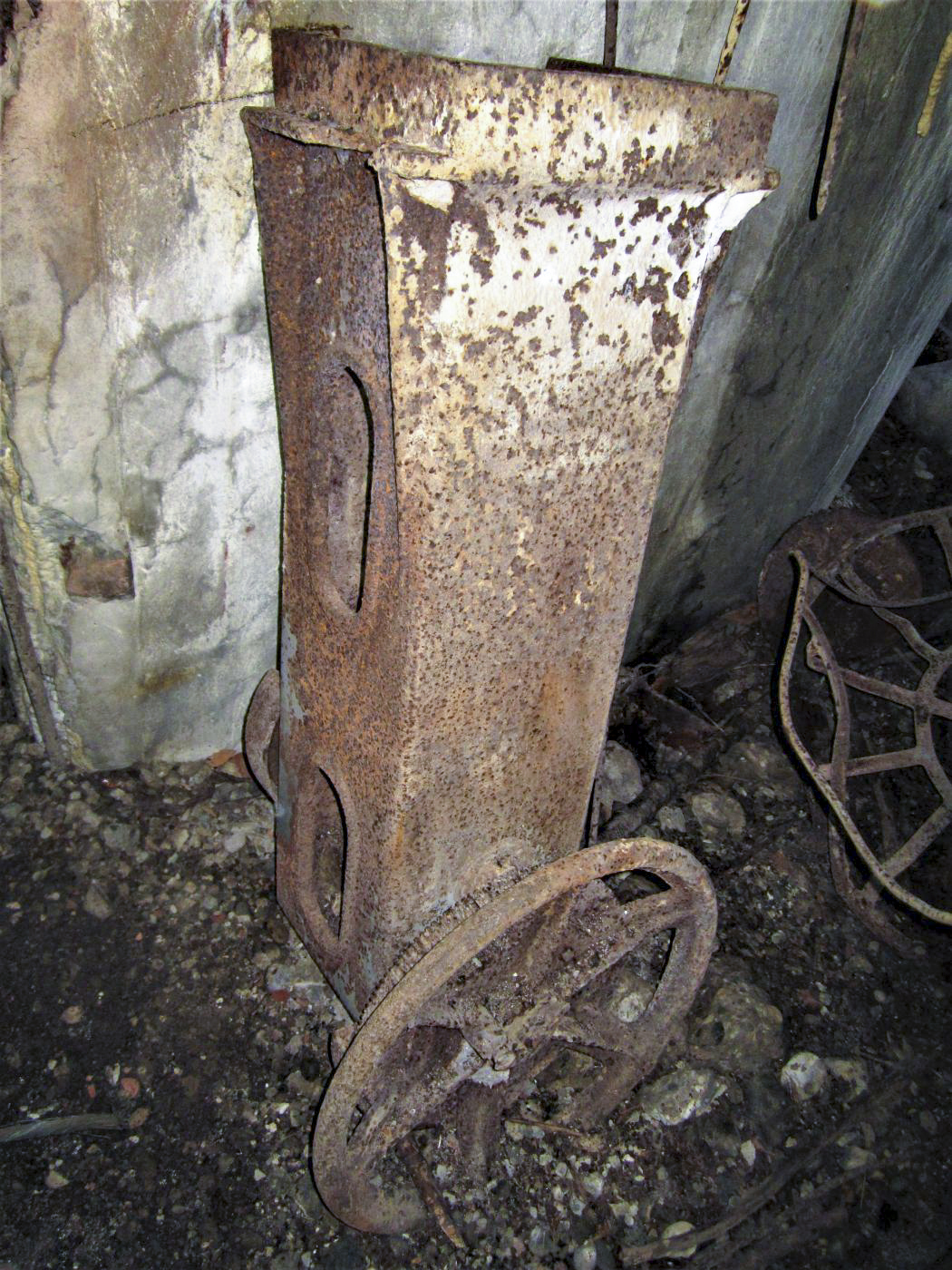 Ligne Maginot - DRACHENBRONN SUD EST - (Casemate d'infanterie) - Mécanisme d'entrainement de la pompe - Gregory Fuchs