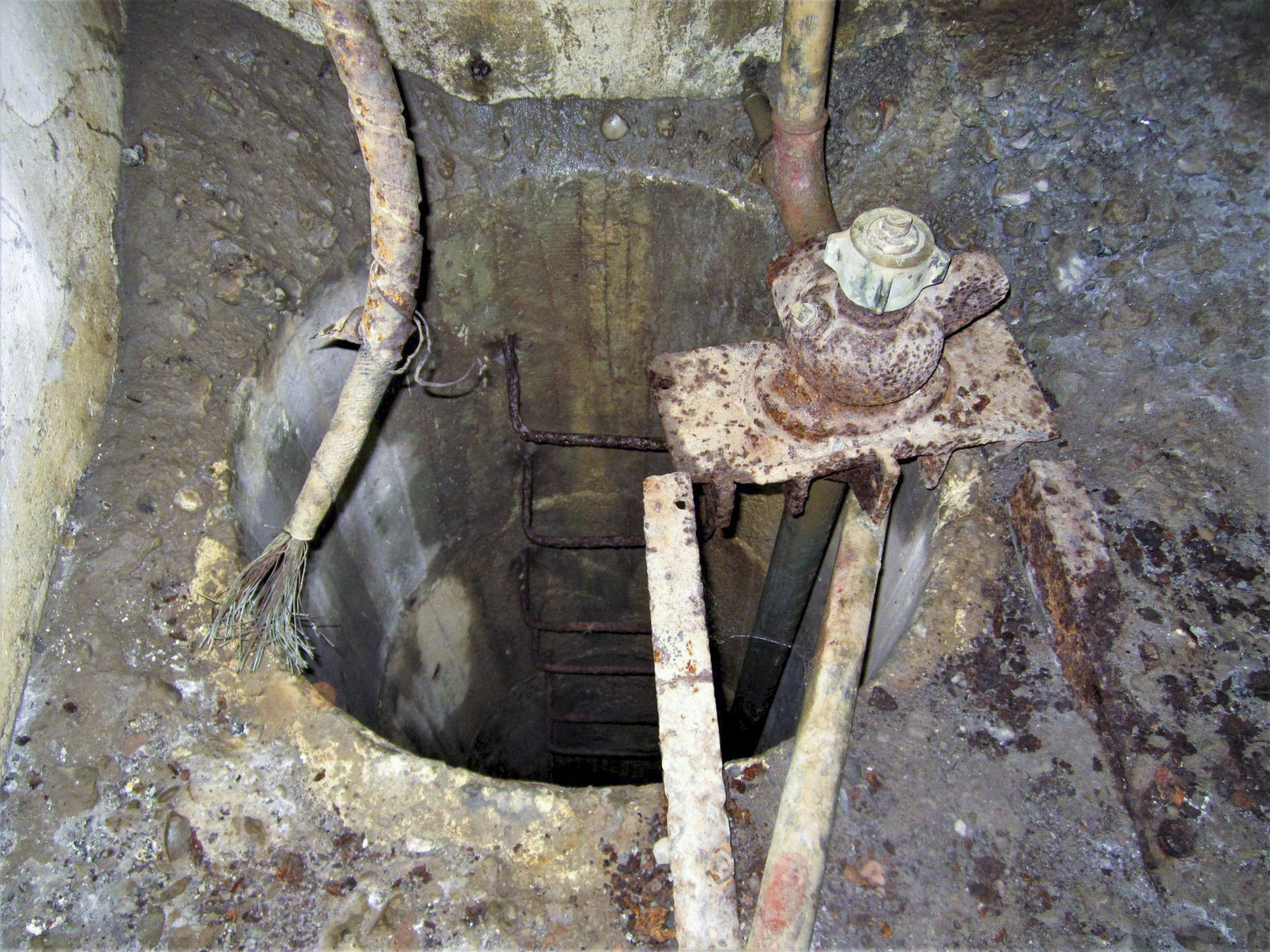 Ligne Maginot - DRACHENBRONN SUD EST - (Casemate d'infanterie) - Le puits - Gregory Fuchs