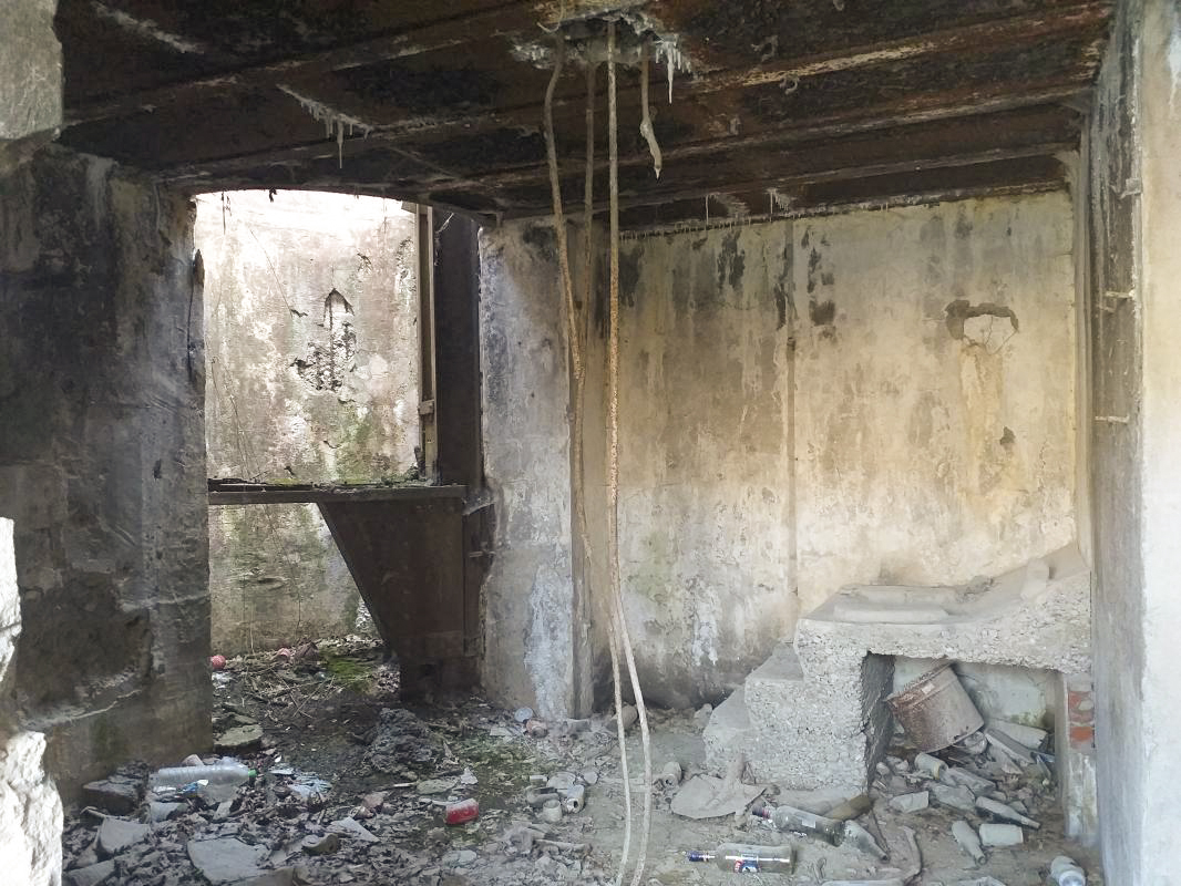 Ligne Maginot - 7/2 - KAELBERGRUND - (Abri) - Puits de la cloche GFM et latrine
